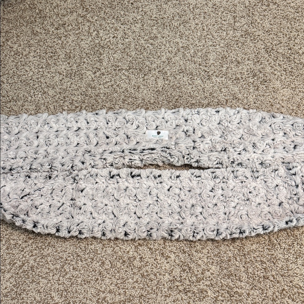 Gray Baby Jade Brand Textured Knit Scarf *New ✨